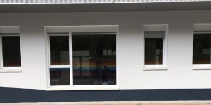 Conjunto de ventanas en vivienda de una planta