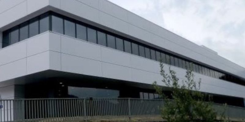 Ventanas en edificio de oficinas