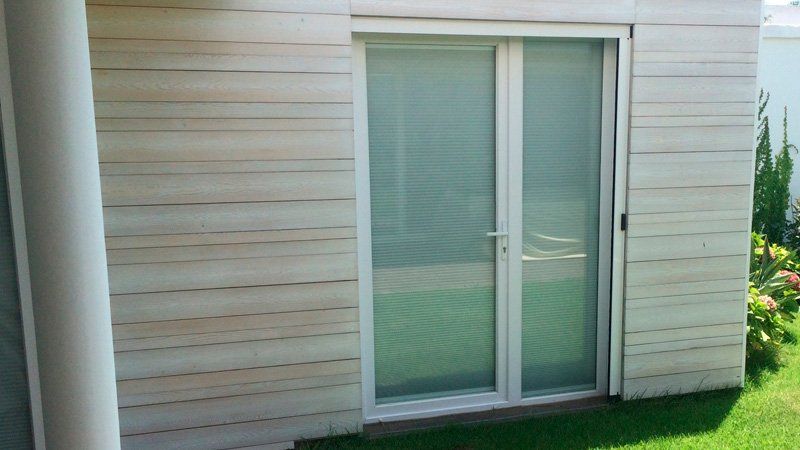 Fabricación de puertas de aluminio