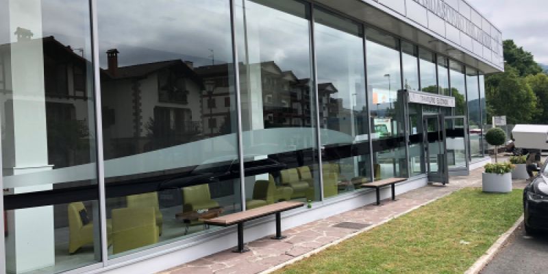 Ventanal lateral en edificio