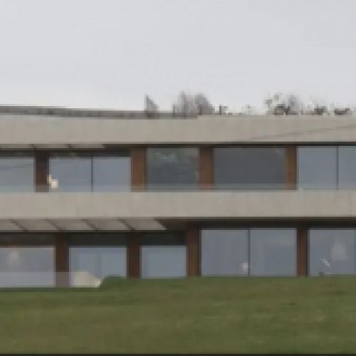 Ventanales en edificio de diseño