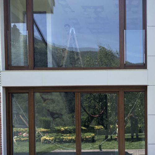 Grupo de ventanas en planta alta y baja