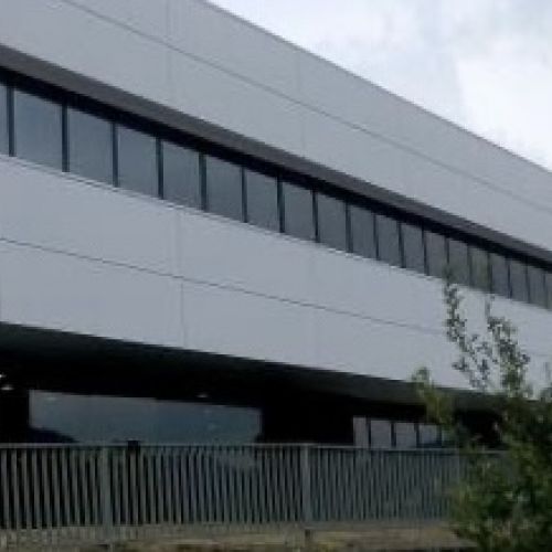 Ventanas en edificio de oficinas